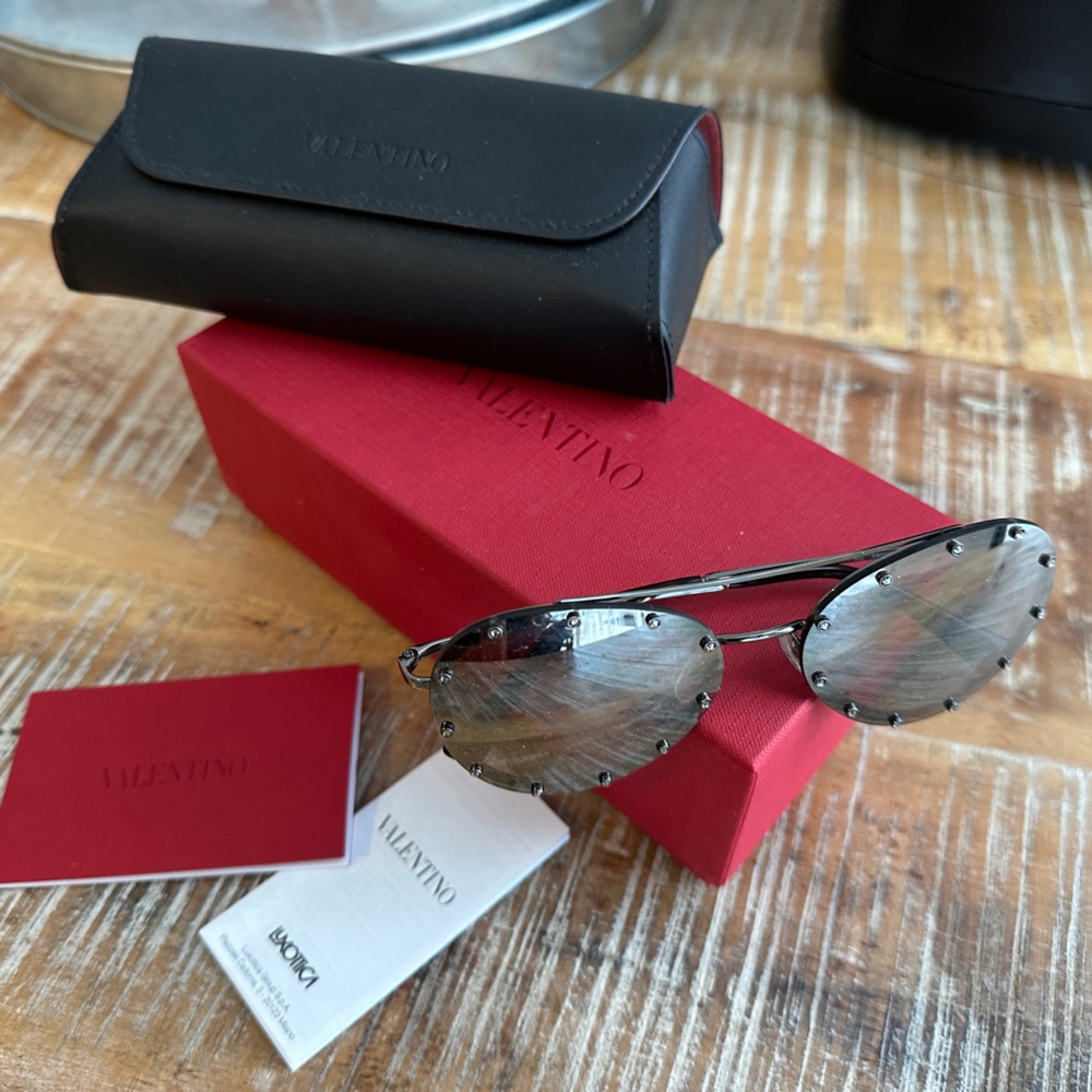 💯 Authentic Valentino Women Silver Aviator Sunglasses 58/16/140